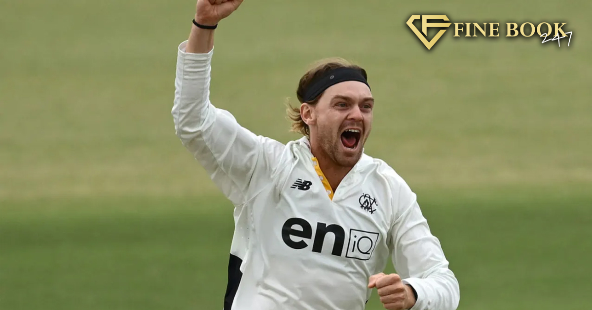 Corey Rocchiccioli gets a four-game Championship contract with Warwickshire.